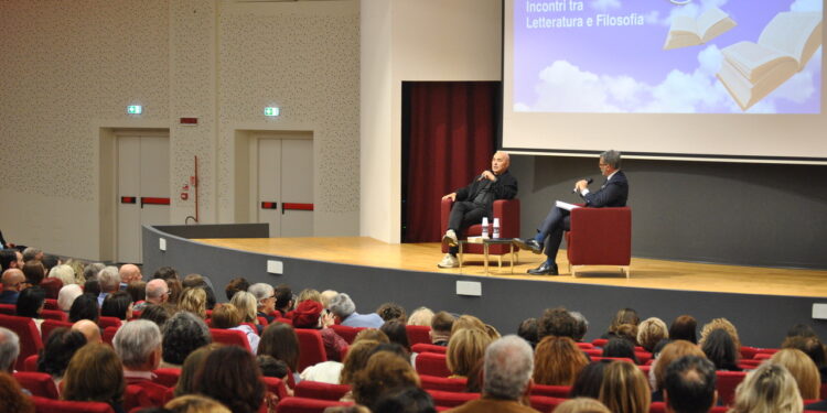 Bagno di folla per Luca Zingaretti alla rassegna Il Sabato del Villaggio