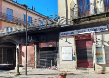 Dopo l’incendio, le attività commerciali coinvolte ripartono in altre sedi