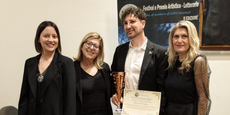 Premiato lo scrittore Riccardo Cristiano con “La compagnia del lupo e la Confraternita di Carpocrate”