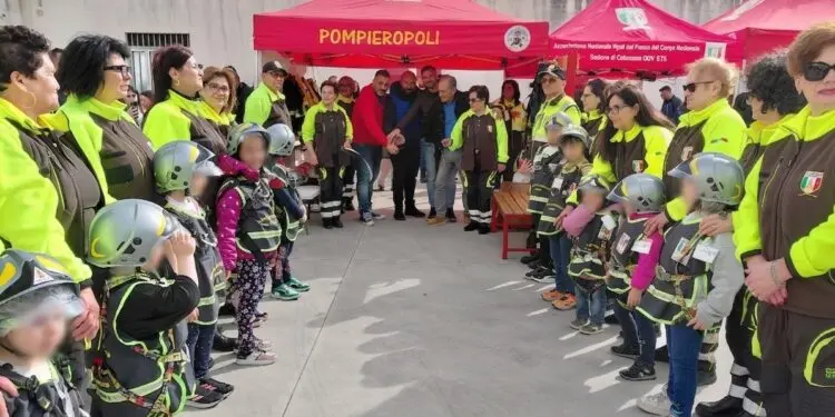 Oltre 150 Piccoli Eroi a Mortilla frazione di Gizzeria: Grande Successo per “Pompieropoli”