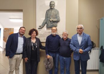 Al “Costanzo” il testimone di giustizia Rocco Mangiardi. Il M° Carnevali dona un opera dedicata a don Luigi Costanzo