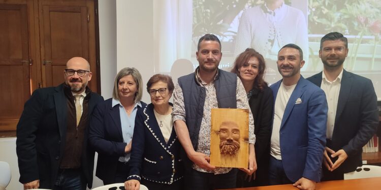 Aiello Calabro celebra l’arte dei giovani e il gesto di Giuseppe Samuele Vasile nel nome di Pietro Barbalonga
