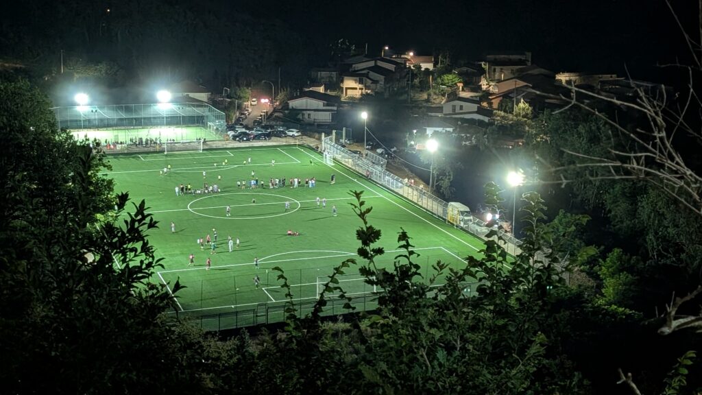 Scigliano campo sportivo in notturna