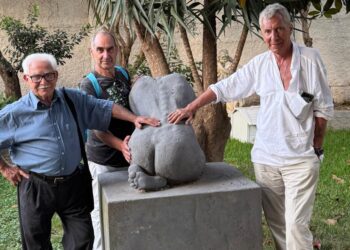 Il Principe Fulco Ruffo di Calabria ringrazia l’artista Luigi Verrino per avere reperito ed esposto al Museo Marca di Catanzaro un prezioso documento del 1406
