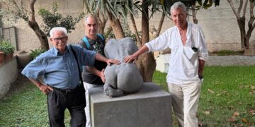 Il Principe Fulco Ruffo di Calabria ringrazia l’artista Luigi Verrino per avere reperito ed esposto al Museo Marca di Catanzaro un prezioso documento del 1406
