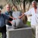 Il Principe Fulco Ruffo di Calabria ringrazia l’artista Luigi Verrino per avere reperito ed esposto al Museo Marca di Catanzaro un prezioso documento del 1406
