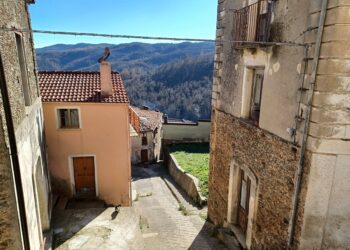 A Serrastretta inaugura “Noi ci dobbiamo (ri)bellare”: un nuovo spazio dedicato alla Bellezza, alla cultura e alla partecipazione.*