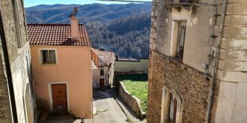 A Serrastretta inaugura “Noi ci dobbiamo (ri)bellare”: un nuovo spazio dedicato alla Bellezza, alla cultura e alla partecipazione.*
