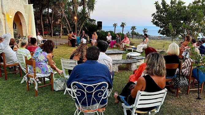 Grande emozione a Capo Suvero per la presentazione delle poesie inedite di Pina Majone Mauro