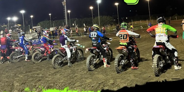 Lamezia Terme, campionato interreggionale di moto cross in notturna