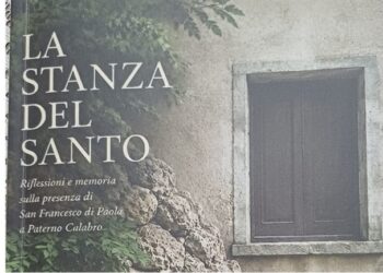 “La stanza del Santo”: Eugenio Maria Gallo consegna alla Calabria un’opera destinata a custodire la memoria e la spiritualità di San Francesco di Paola a Paterno Calabro