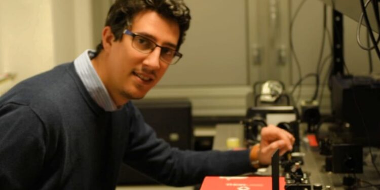 Nuovo riconoscimento per la ricerca UniCal: la Società Italiana di Fisica premia Mario Ferraro
