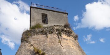 Città degli invisibili (Cleto). Una difesa senza l’attacco, una città senza gli abitanti… in una foto di Antonio Renda
