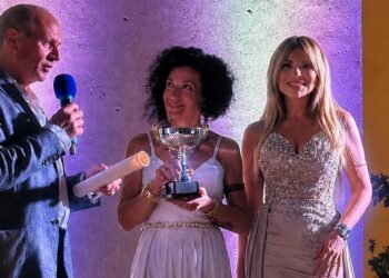 Frammenti di Assoluto conquista Taverna: grande successo di pubblico e prestigiosi riconoscimenti