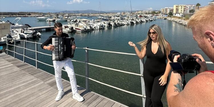 Petronà, il cantautore Carmine Scavo lancia il nuovo singolo su YouTube