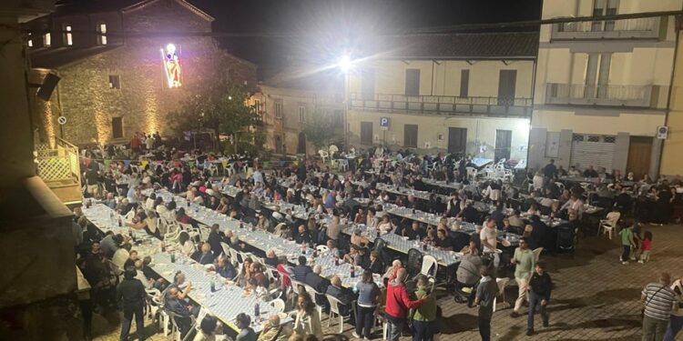 Cicala, novanta pellegrini sotto il temporale e mille persone in piazza