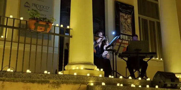 Incanto a Platania: grande successo per il concerto a lume di candela della Pro Loco