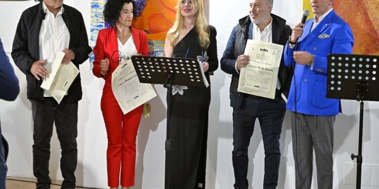 “Frammenti di Assoluto”: l’arte contemporanea a Taverna, tra materia e spirito