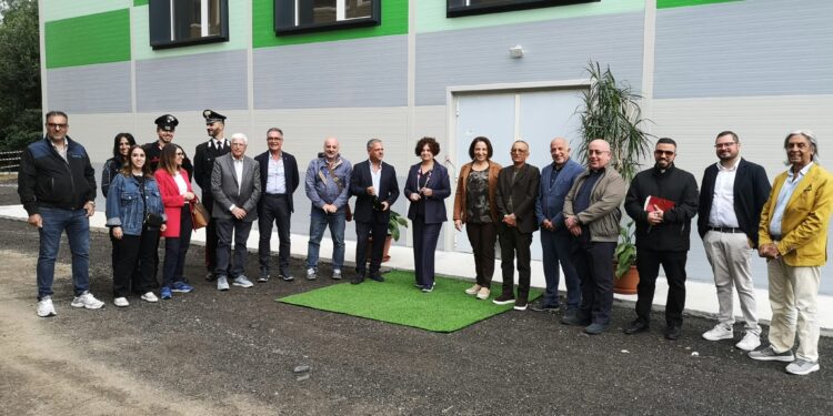 Taglio del nastro per la nuova palestra del Liceo Scientifico dell’Istituto d’Istruzione Superiore “L. Costanzo”