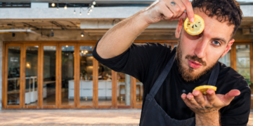 Giuseppe Costanzo, chef originario di Scigliano, in Thailandia