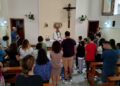 Don Vincenzo Moniaci invita i ragazzi del catechismo di Catanzaro a rappresentare San Francesco da Paola e la Madonna del Rosario con un disegno, una poesia o una canzone