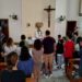 Don Vincenzo Moniaci invita i ragazzi del catechismo di Catanzaro a rappresentare San Francesco da Paola e la Madonna del Rosario con un disegno, una poesia o una canzone