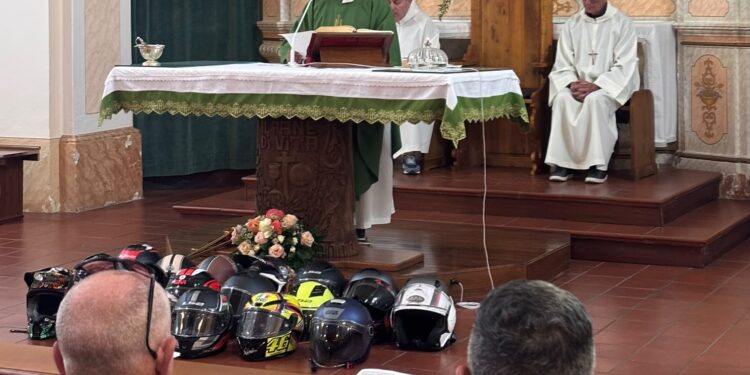 Petronà, benedizione di caschi e motociclette