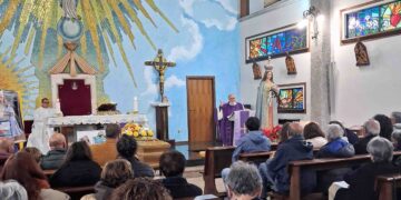 Cerva, chiesa madre stracolma per addio all’eremita Piero Atmananda