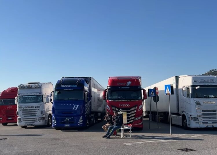 Calabria, la rivolta dei dimenticati: malati, agricoltori e autotrasportatori non mollano